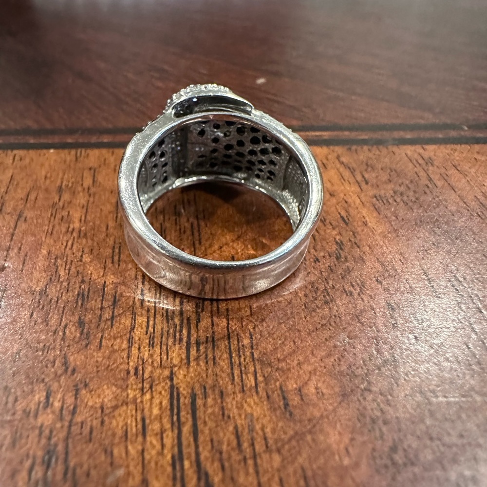 Black and white diamond buckle ring. - Picture 3 of 7